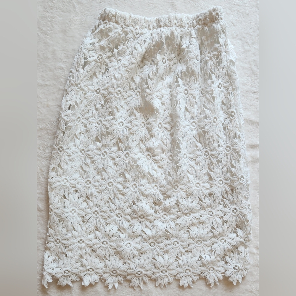 LIKE NEW White Embellished Floral Midi Pencil Skirt With Elastic Waist
